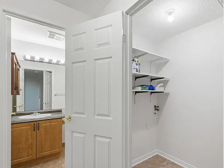 6720 Glen Erin Dr #913 — Photo 15