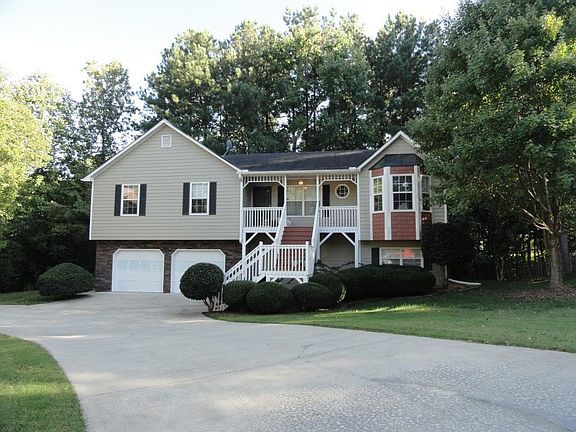 Long driveway and Extra parking on the lefft