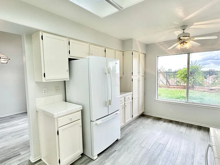 1043 Carryll Park Ct — Photo 10