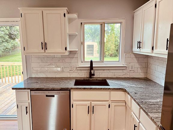 4th image of 1355 Athlone Dr