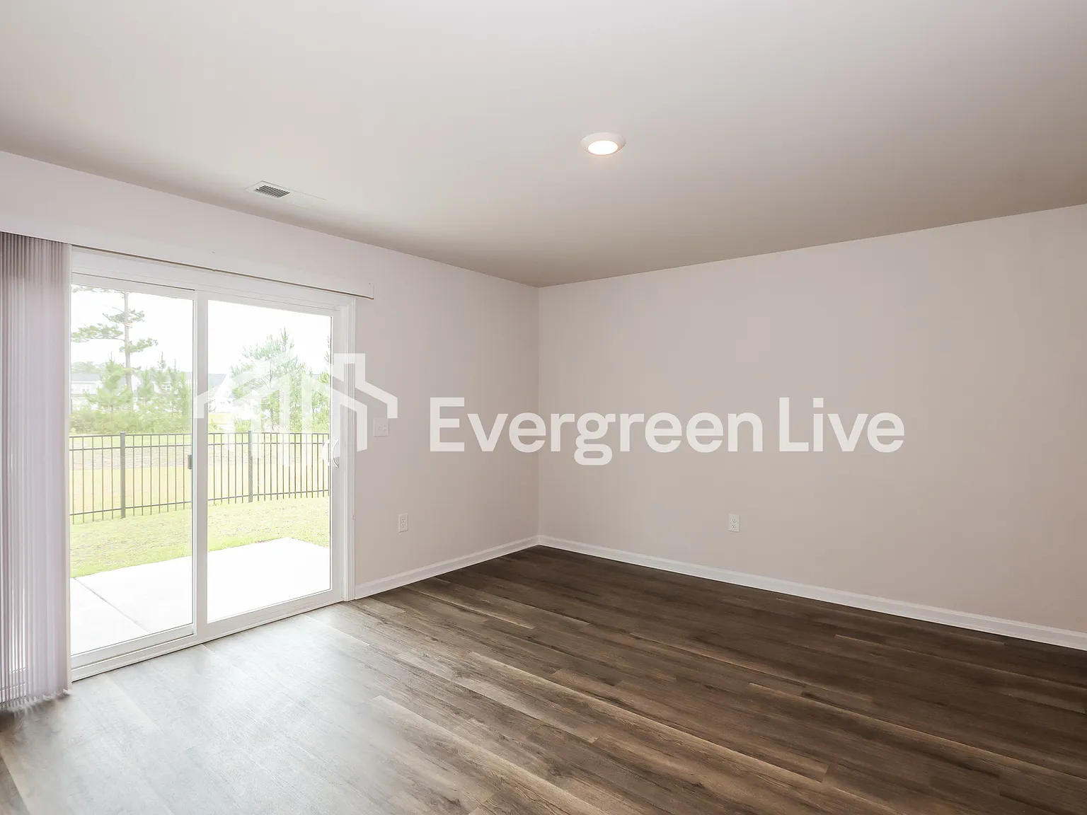 4 bed, 2.0 bath, 1597 sqft, $1,745 — Photo 4