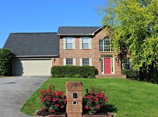 907 SW Cross Rd, Maryville, TN 37803