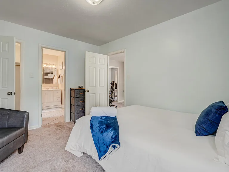 Comfortable queen sized bed with en-suite bathroom!