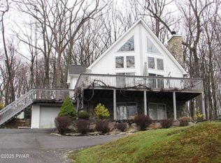169 N Lake Dr, Dingmans Ferry, PA 18328