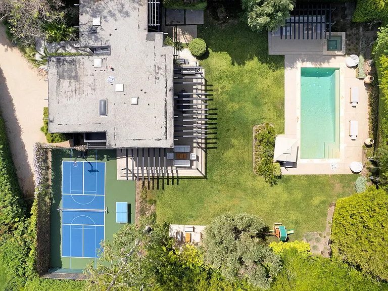 Located in the coveted Serra Retreat