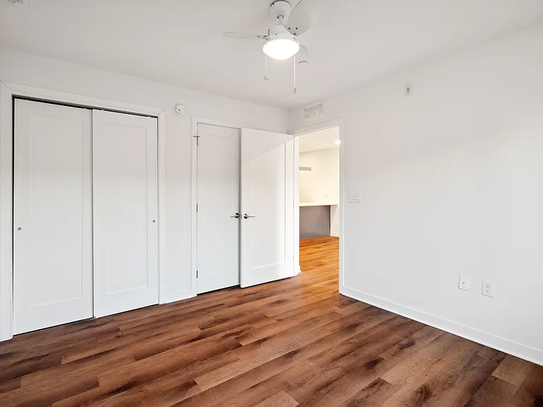 Graduate Pointe — Photo 94