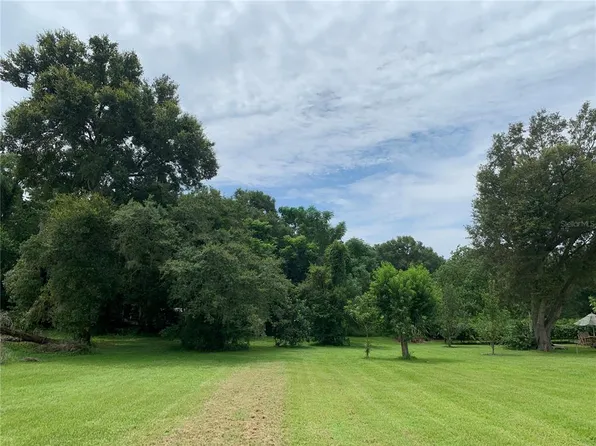 2 Mark Ave, Lady Lake, FL 32159