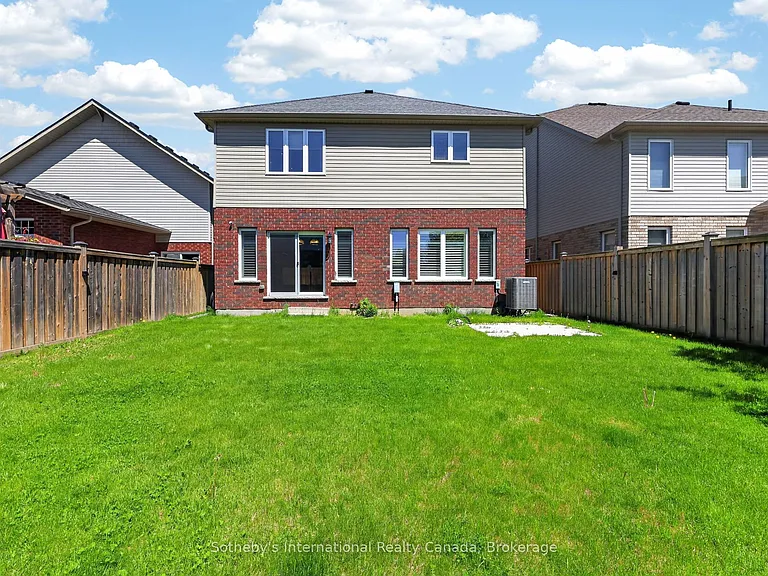 36 Kayla Cres — Photo 47