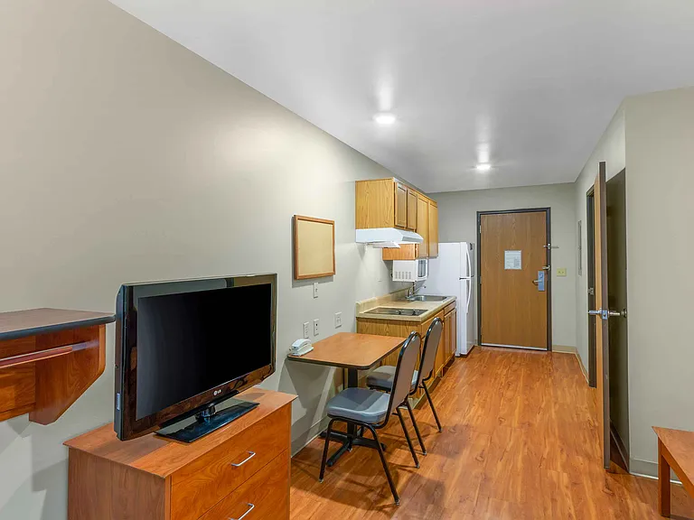 Deluxe Studio - 1 Full Bed