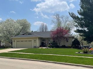 3908 Stonebridge Rd, West Des Moines, IA 50265