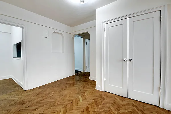 Rented by Urbane Brokerage | media 53