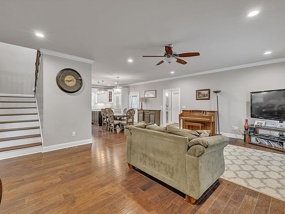 4th image of 798 University Cir