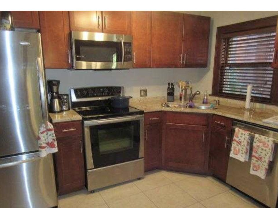 2nd image of 1037 Neil Ave APT A