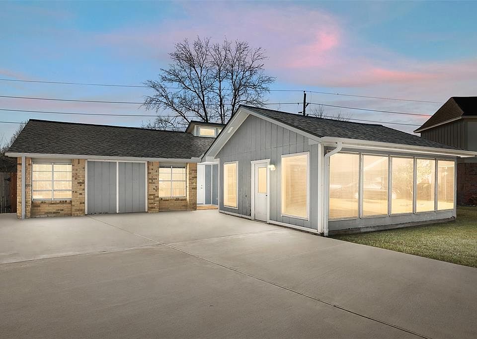 9523 Spanish Mill is nestled in the Turtle Lake subdivision