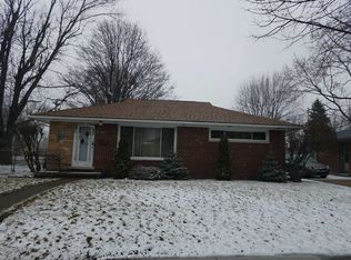 996 Crest St, Mount Clemens, MI 48043