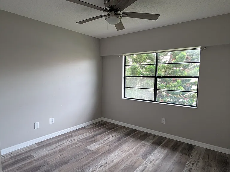 9209 Seminole Blvd #200 — Photo 17