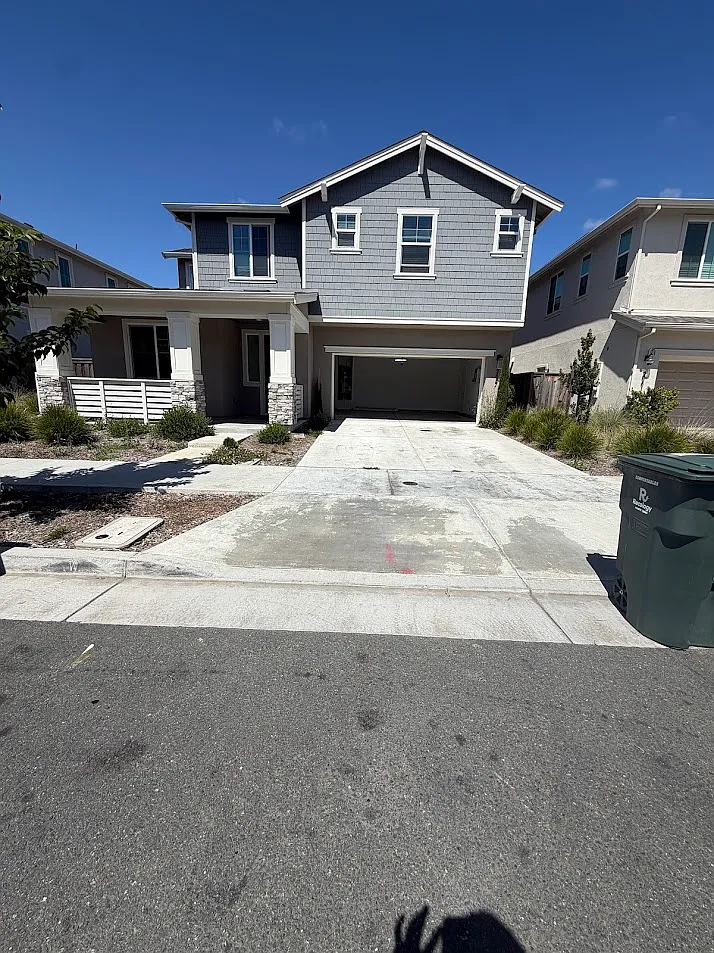 4 bed, 2437 sqft, $3,995 — Photo 1