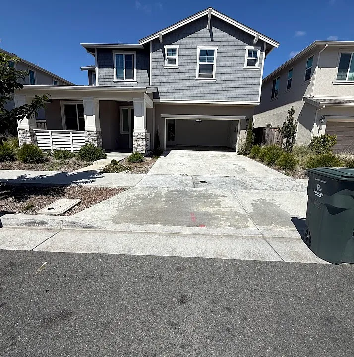2665 Amora Cir
