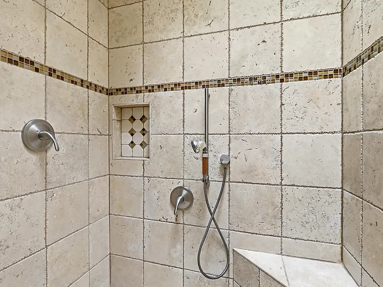 5588 Dartmouth Dr — Photo 25
