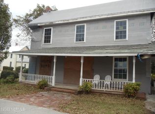 205 S Walnut St, Swansboro, NC 28584