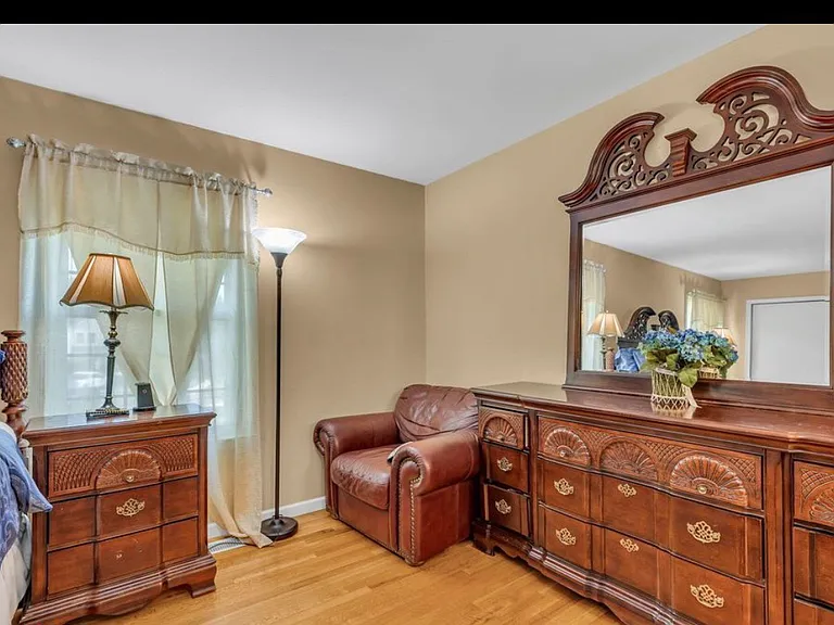 320 Harvard Pl — Photo 14
