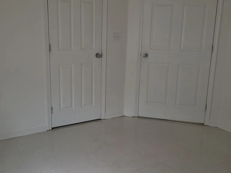 114 Greene Ln — Photo 1
