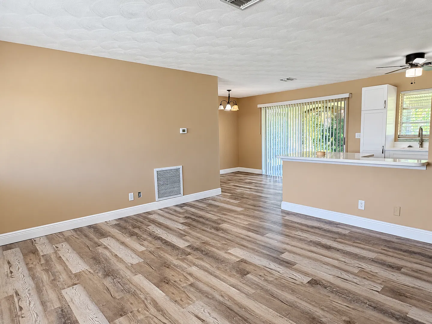 2/1/1 in Stuart--Beautiful kitchen & fenced yard! — Photo 3