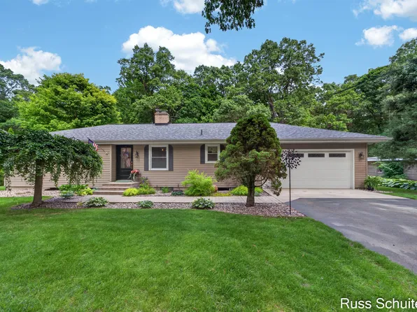 18270 N Fruitport Rd, Spring Lake, MI 49456