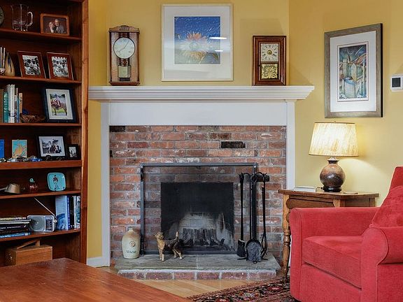 4th image of 18 College Hill Road #18
