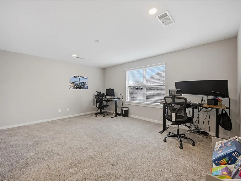 6723 Parker Oaks Ln — Photo 17
