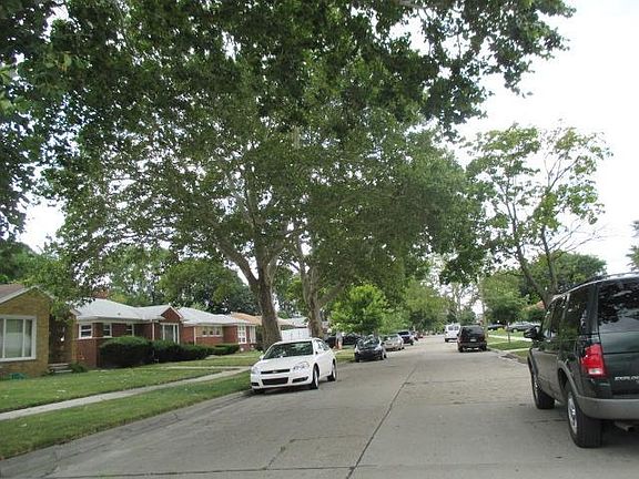5th image of 22170 Beverly Ave