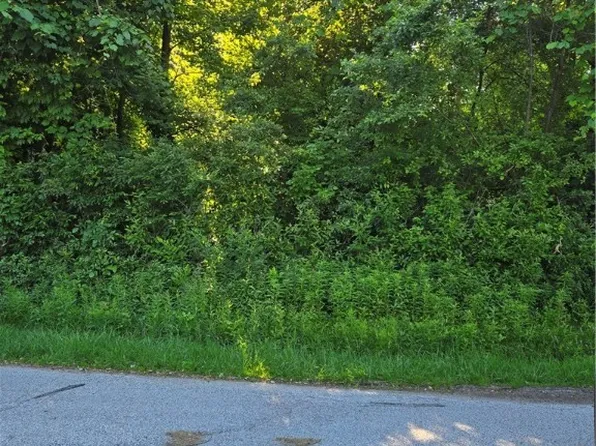 Tare Creek Pkwy, Middlefield, OH 44062