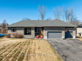 415 Shoreway Dr, Ottawa, ON K4P 0G4