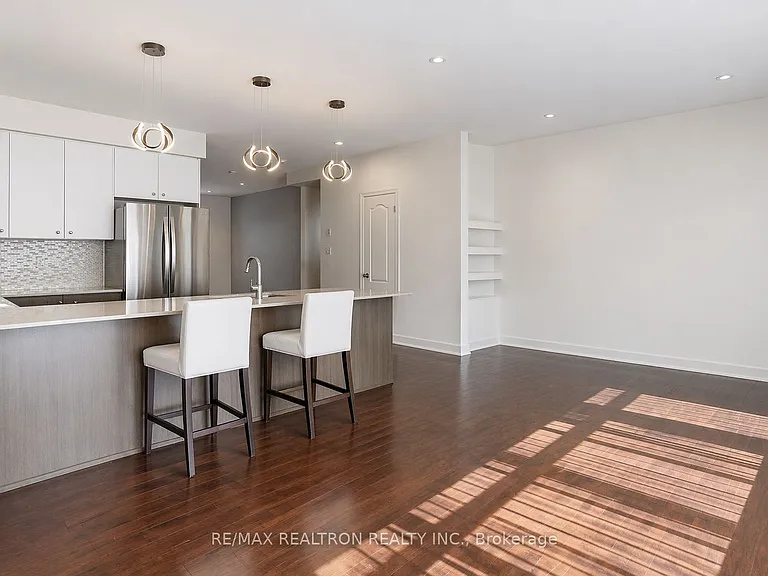 74 William Saville St E — Photo 5