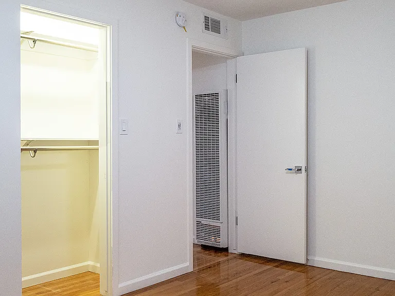 826 5th St #5 — Photo 8