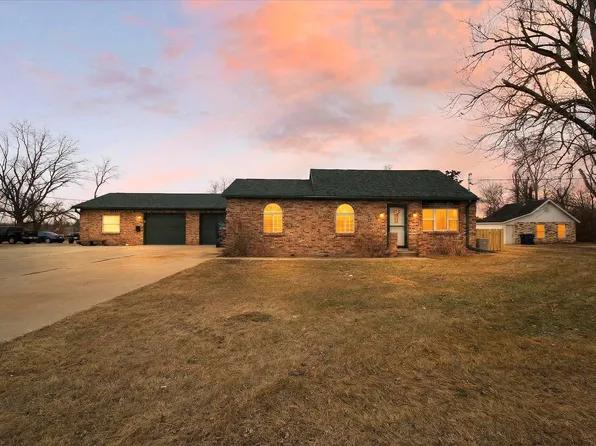 2505 Center Ave, Janesville, WI 53546