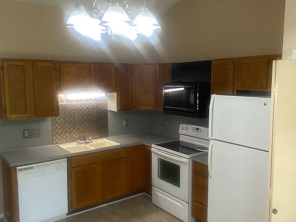 5th image of 204 Centennial Dr