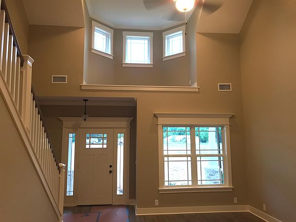 2nd image of 1104 Victory Dr