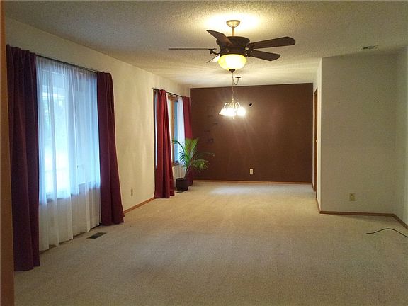 2nd image of 4 Campbell Cir