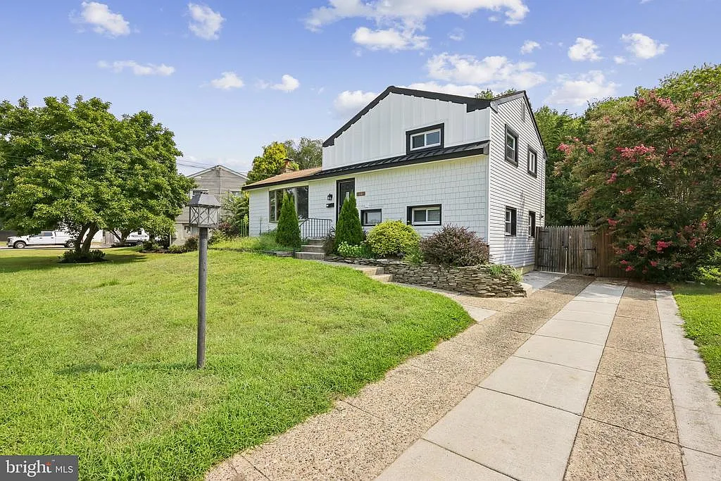 3 bed, 1.5 bath, 1238 sqft, $3,000 — Photo 2
