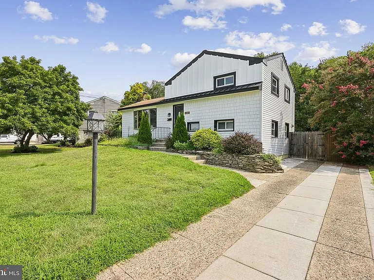 118 Sylvan Ter — Photo 2