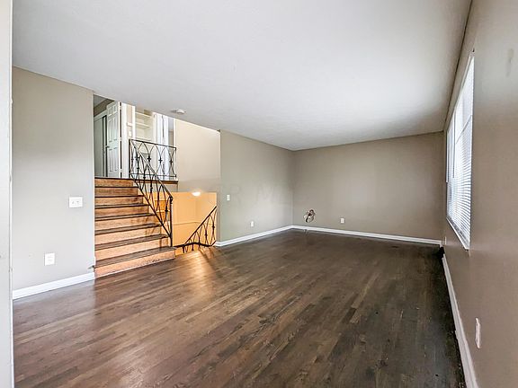 3rd image of 936 S Weyant Ave