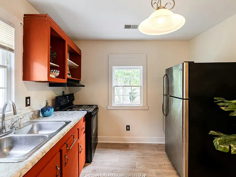 279 Coming St #C — Photo 8