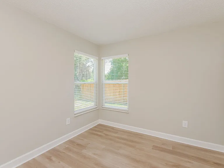 10243 Allenwood Dr — Photo 14