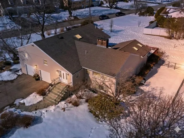 6 Tally Ho Ln, Framingham, MA 01701