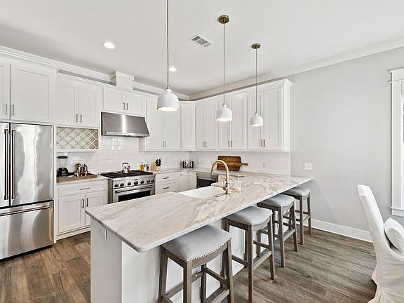 3rd image of 102 Flip Flop Ln