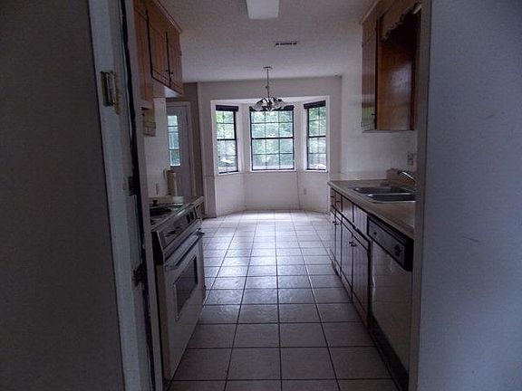 4th image of 2517 Creekwood Dr