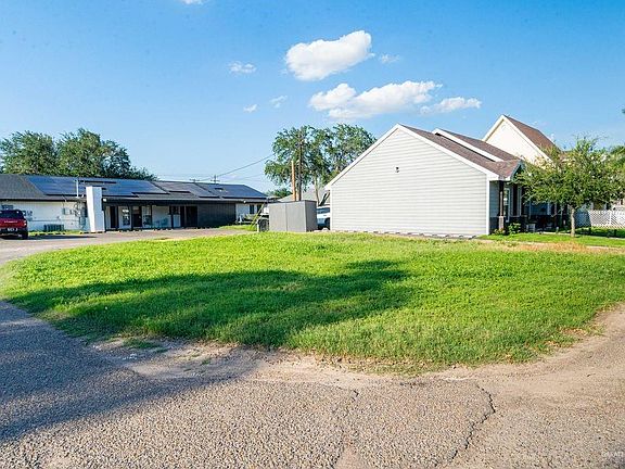 5th image of 1301 Emerald Ln