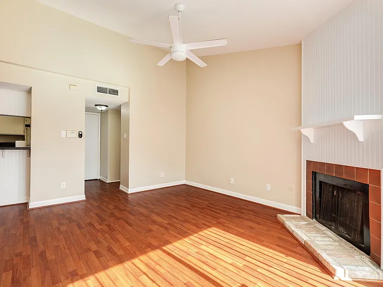 7140 N Holiday Dr — Photo 10