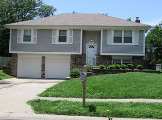 15440 S Summertree Ln, Olathe, KS 66062
